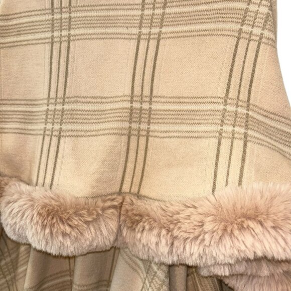 Lida Collection Camel khaki faux fur trim PLAID cape shawl STUNNING - Picture 5 of 6